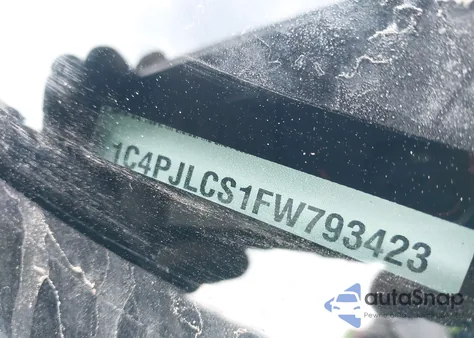 2015 Jeep Cherokee Latitude z USA, uszkodzony, nr VIN 1C4PJLCS1FW793423